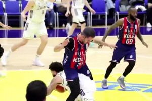 优秀的得分手就是随时可以找到空当 出手得分🤣